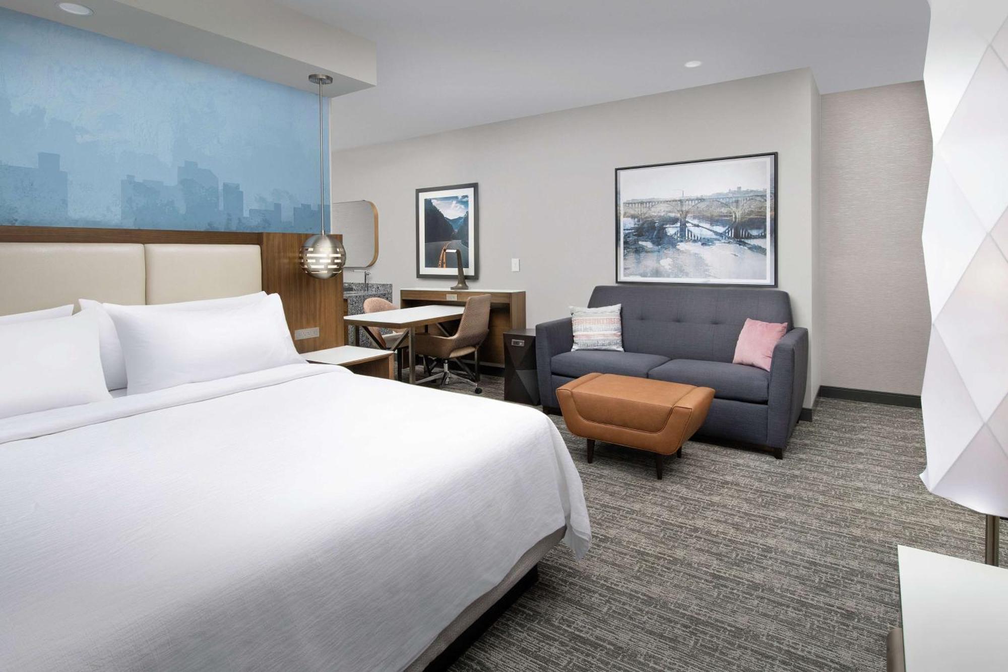 Embassy By Hilton Downtown 4*