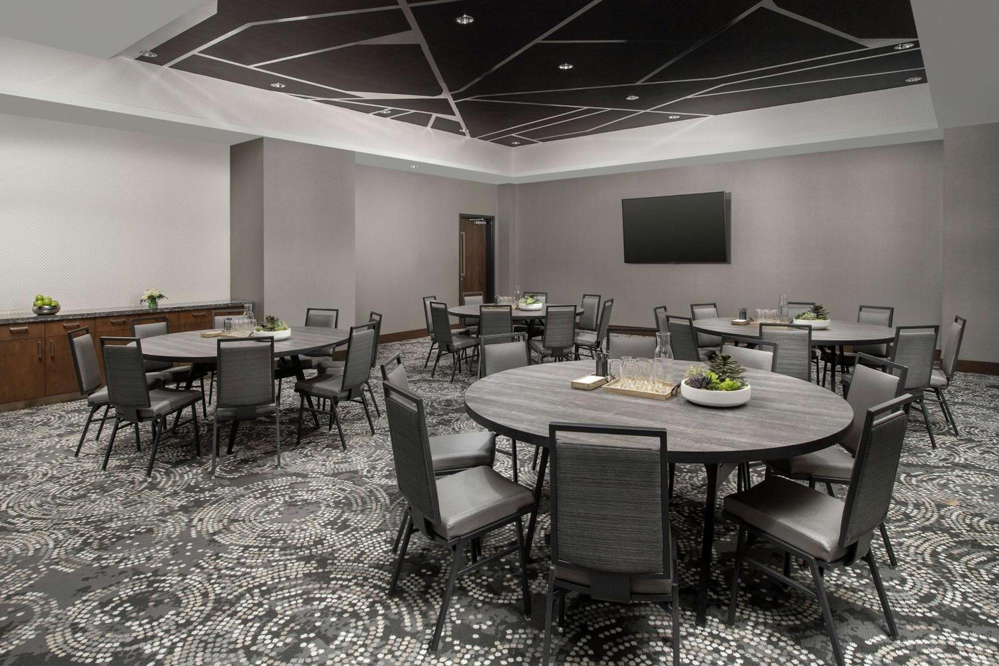Embassy By Hilton Downtown 4* Knoxville