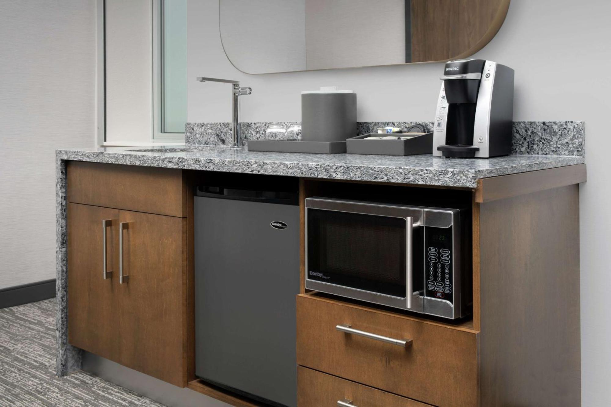 Embassy By Hilton Downtown 4*