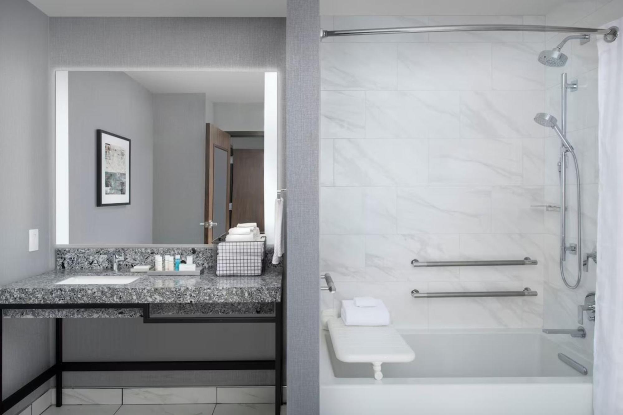 Embassy By Hilton Downtown 4*
