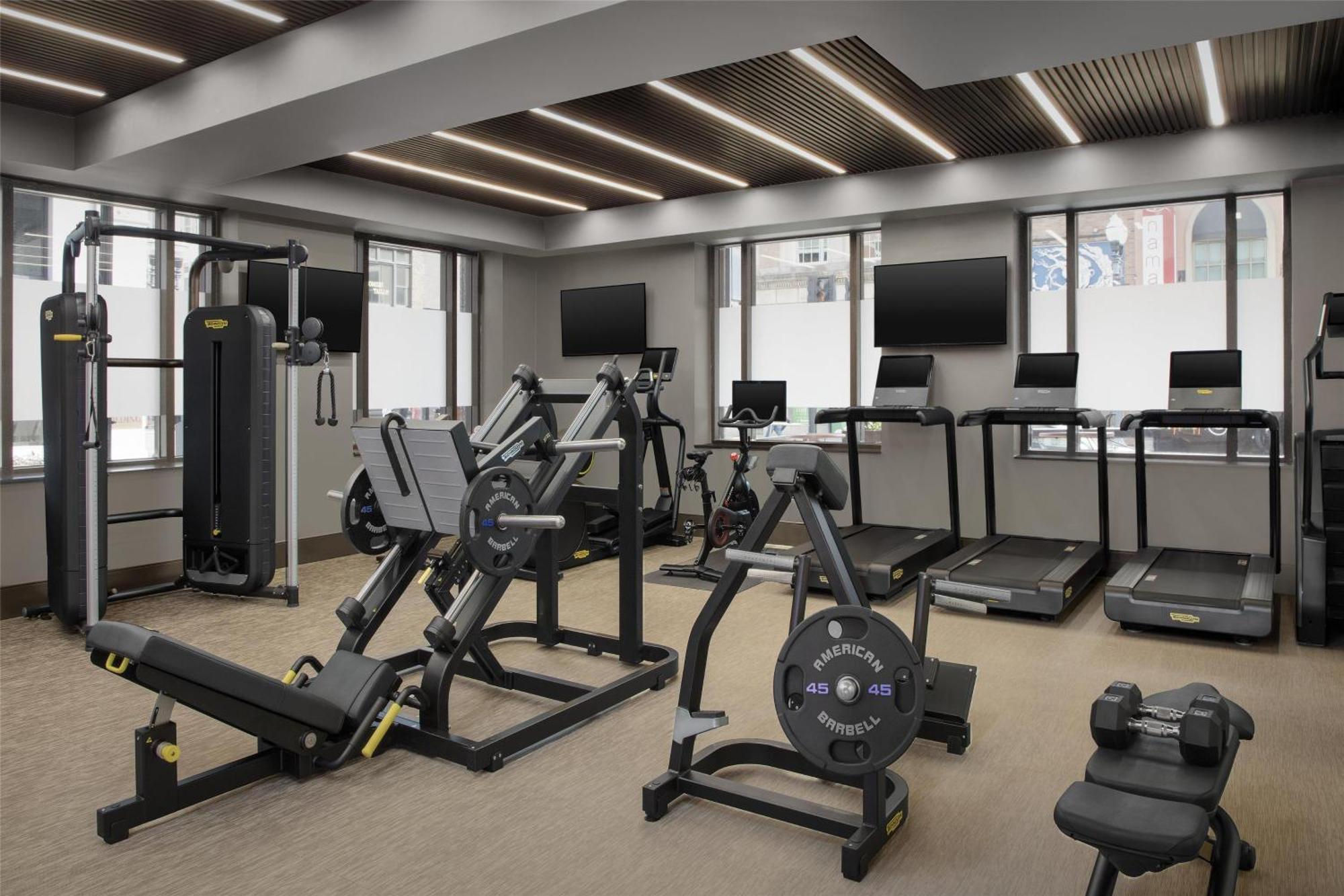 Hotel Embassy By Hilton Downtown 4*